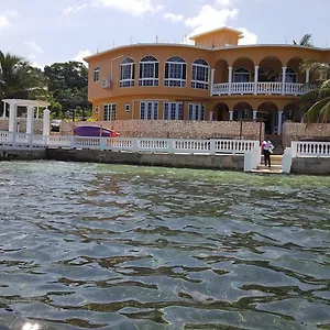  Homestay Waters Edge