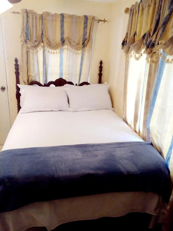 Guest house Happy And Comfortable Home Montego Bay